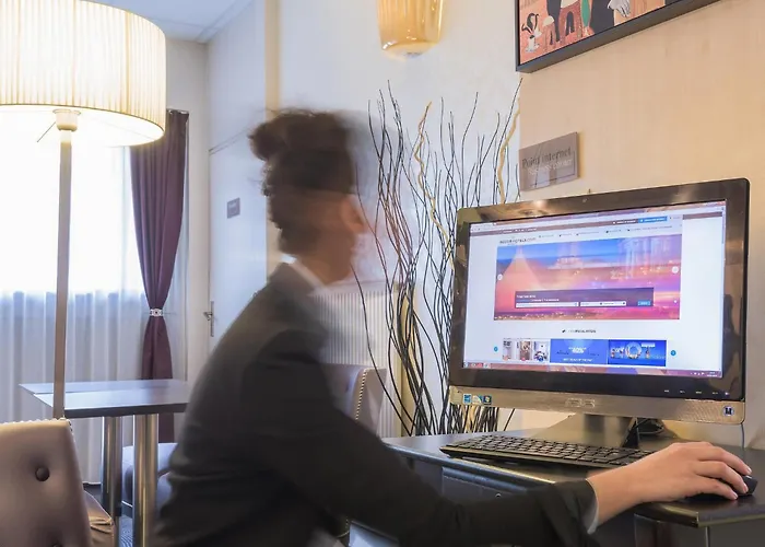 Mercure Centre Gare Et Congres Hotel 4*