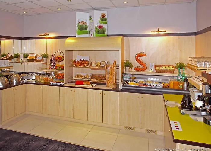 Mercure Centre Gare Et Congres Hotel 4*